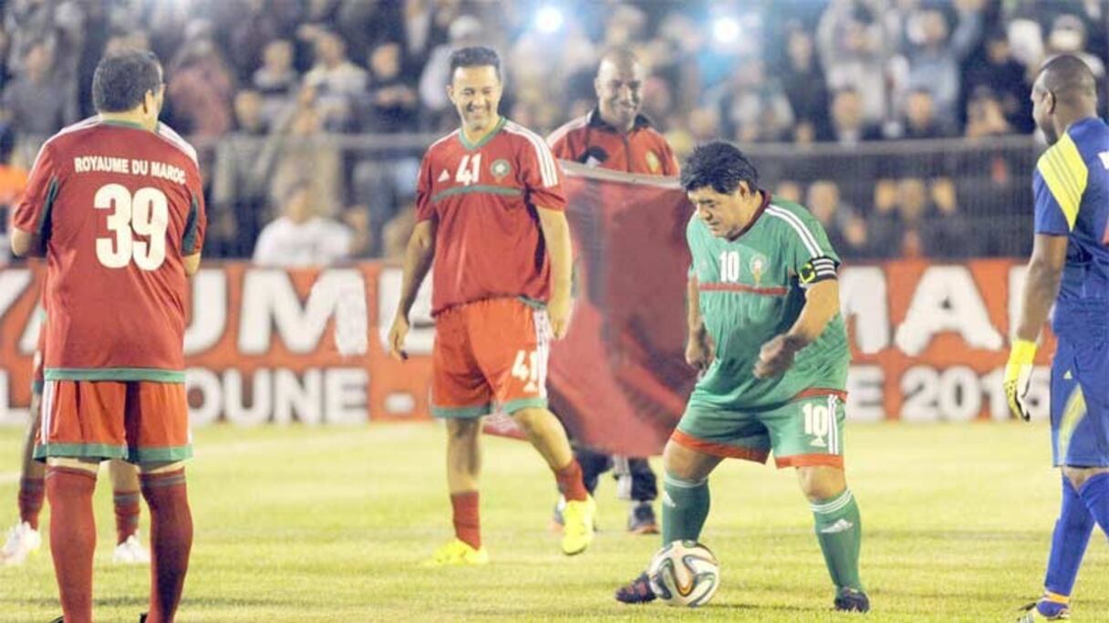 L'ancienne star argentine, Diego Maradona, lors d'une ancienne visite au Sahara marocain. 
