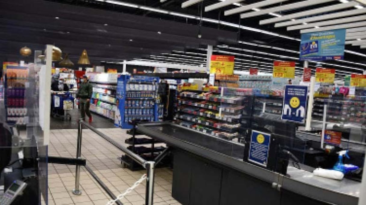 A l'intérieur d'un hypermarché de l'enseigne Marjane. 
