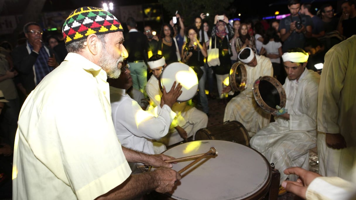 Et, après un concert durant lequel il interprétera "Les trois prophètes", Jauk Amran El Maleh partagera un véritable moment de grâce avec les extraordinaires Ahwach.
