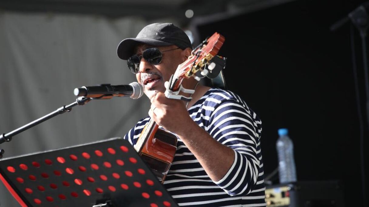 Jamal Oussfi, multi-instrumentaliste, originaire d'Agadir.
