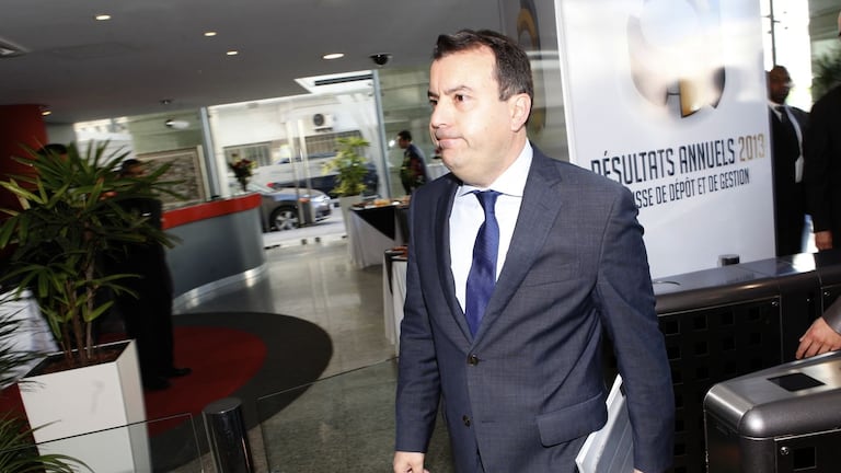 Anas Alami, Directeur général de la CDG, se prépare à livrer les résultats de la société à l'exercice 2013. 
