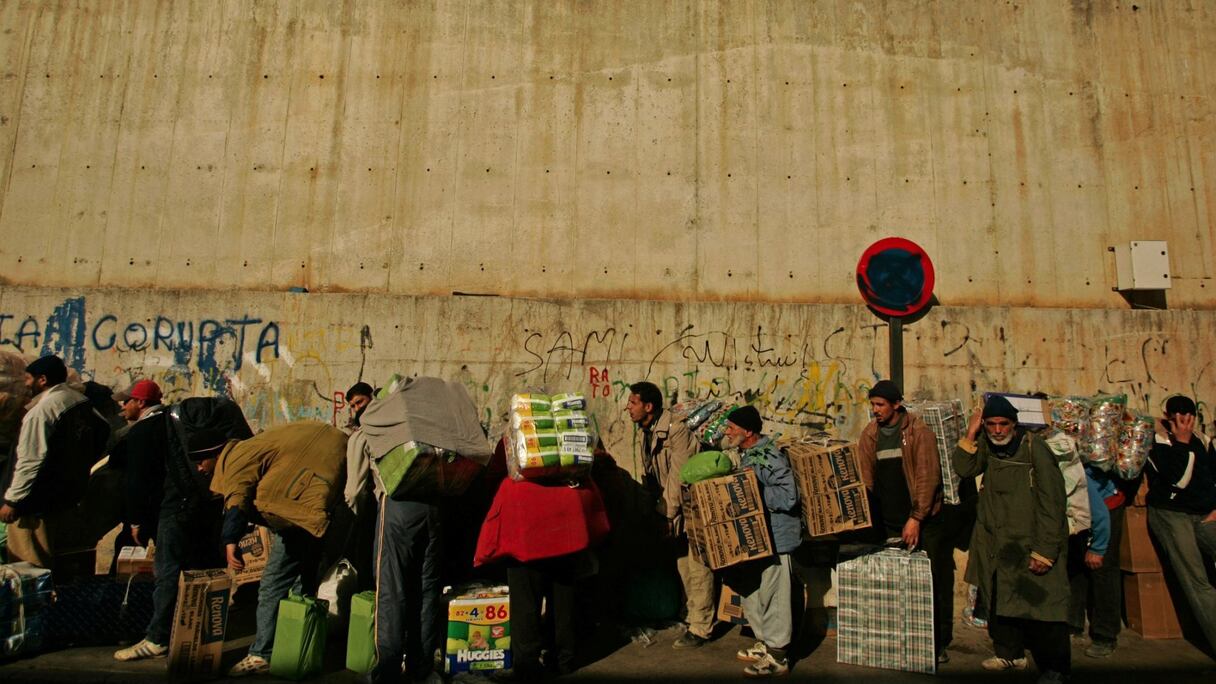 Des candidats à l’immigration nord-africains à Ceuta, à la frontière entre le Maroc et l’Espagne
