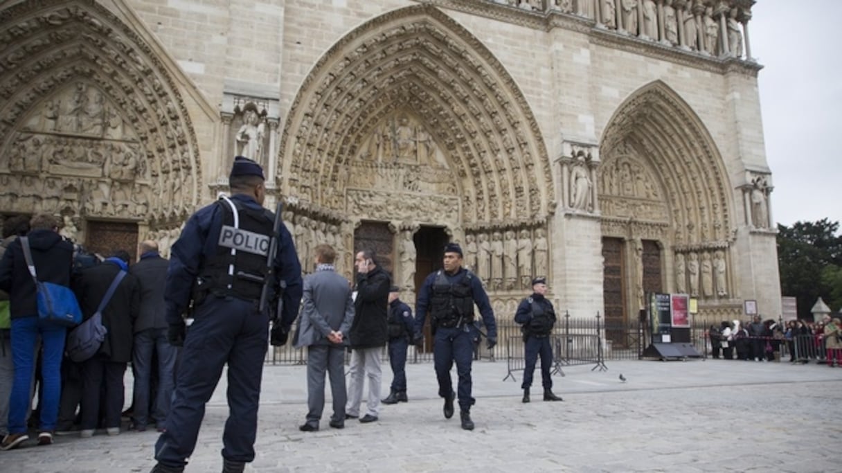 Des policiers agressés à Notre-Dame à Paris, le 6 juin 2017.
