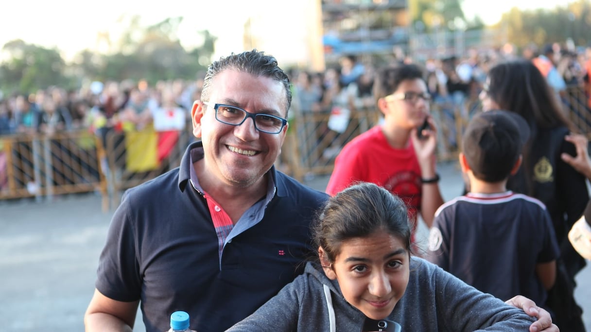 Maxime Karoutchi, heureux d'avoir accompagné sa fille à cet événement tant attendu qu'il saura aussi savourer avec elle, manifeste sa joie d'être là. 
