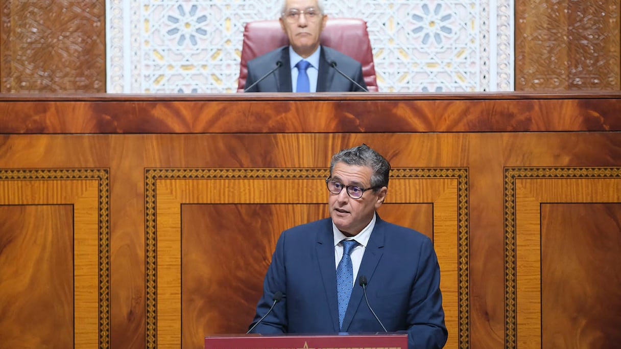 Aziz Akhannouch, chef du gouvernement, lors d'une séance plénière consacrée aux questions orales mensuelles à la Chambre des représentants, le 18 avril 2022 à Rabat.
