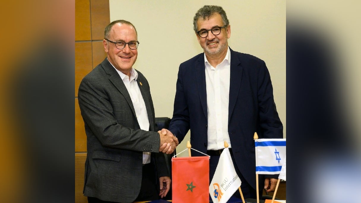 Noureddine Mouaddib, (à droite) président de l'Université internationale de Rabat (UIR), et Daniel Chamovitz, président de l'Université Ben-Gourion.
