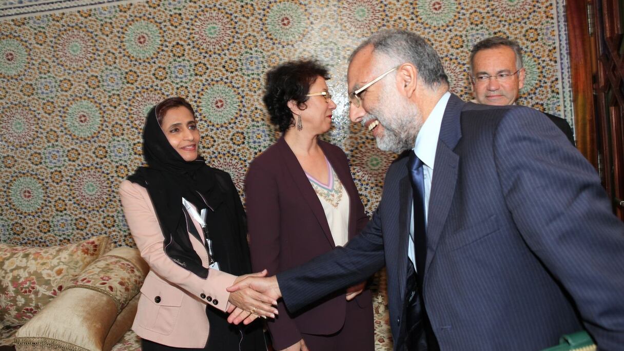 Rencontre chaleureuse entre le très discret ministre d'Etat Abdellah Baha et Sheikha Seif Al-Shami, sous-secrétaire adjoint pour la planification et Ministère de l'Éducation des EAU, invitée d'honneur de cet événement
