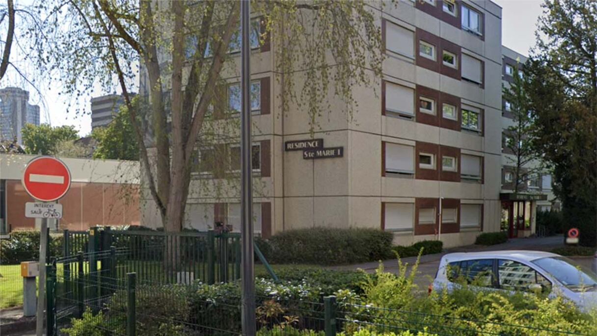 La victime a été retrouvée morte à son domicile, dans la résidence Sainte-Marie à Mulhouse, en France.
