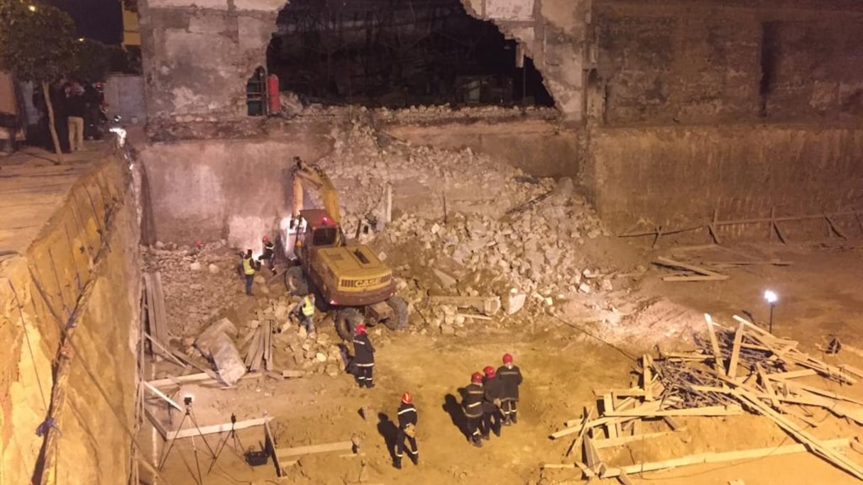 L'effondrement, mercredi 13 mars 2019, du mur d'une usine déserte à Casablanca.
