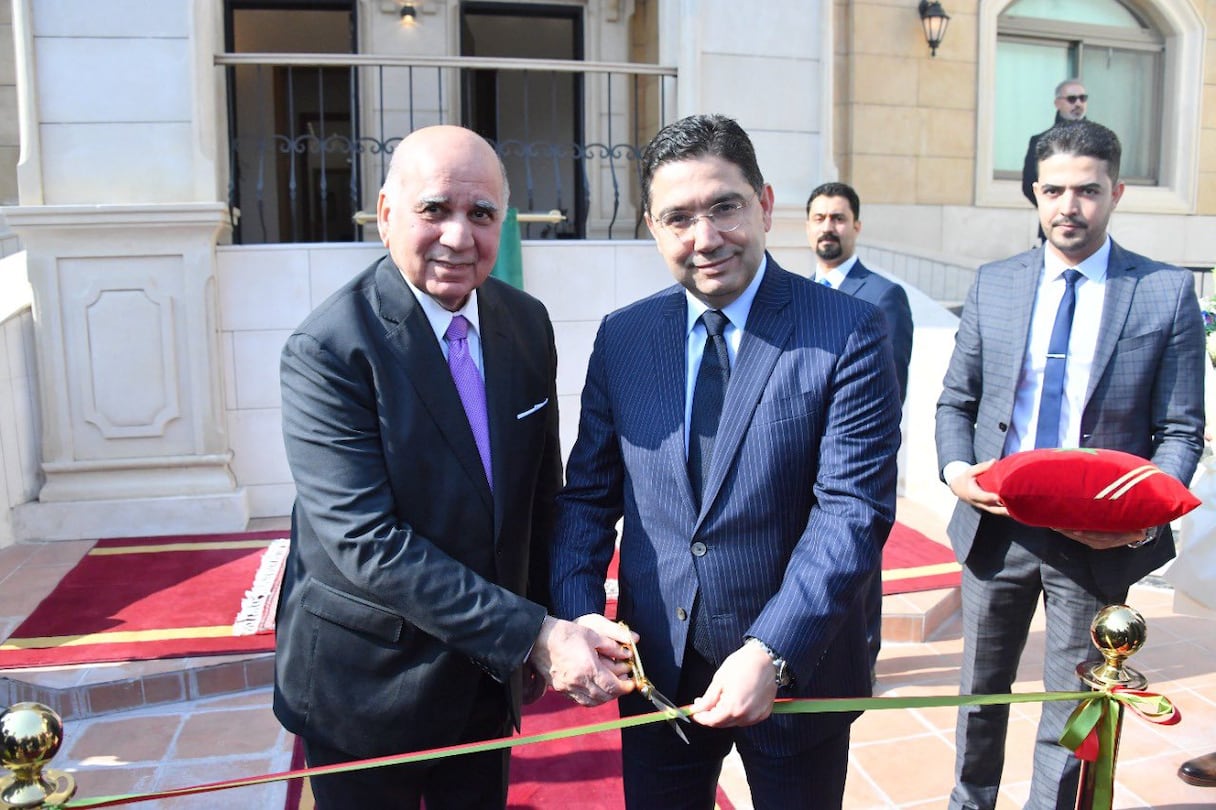 Le ministre des Affaires étrangères, Nasser Bourita, et son homologue irakien, Fouad Hussein, lors de l'inauguration de l'ambassade du Maroc à Bagdad, samedi 28 janvier 2023.