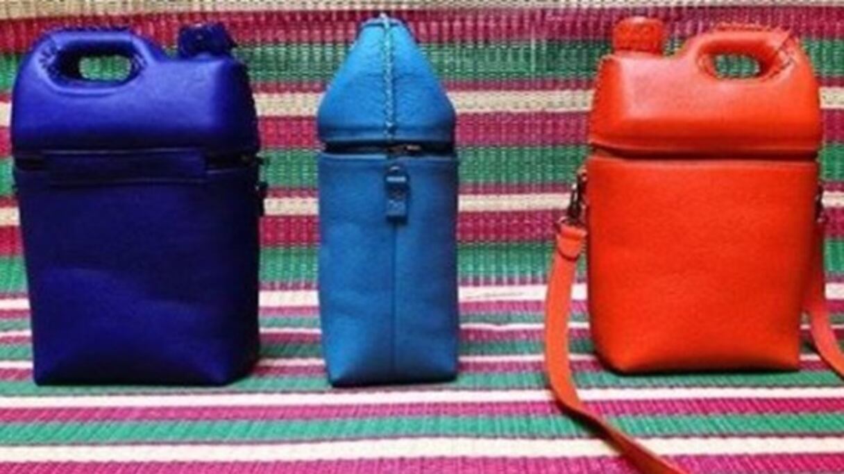 Les sacs-bidon de Zakaria Bendriouich. 
