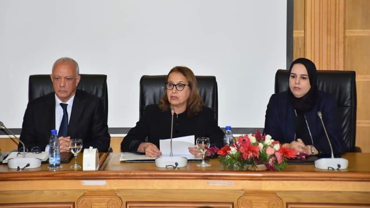 Fatima Hassani (au milieu), nouvelle présidente de la région de Tanger-Al Hoceima-Tétouan.
