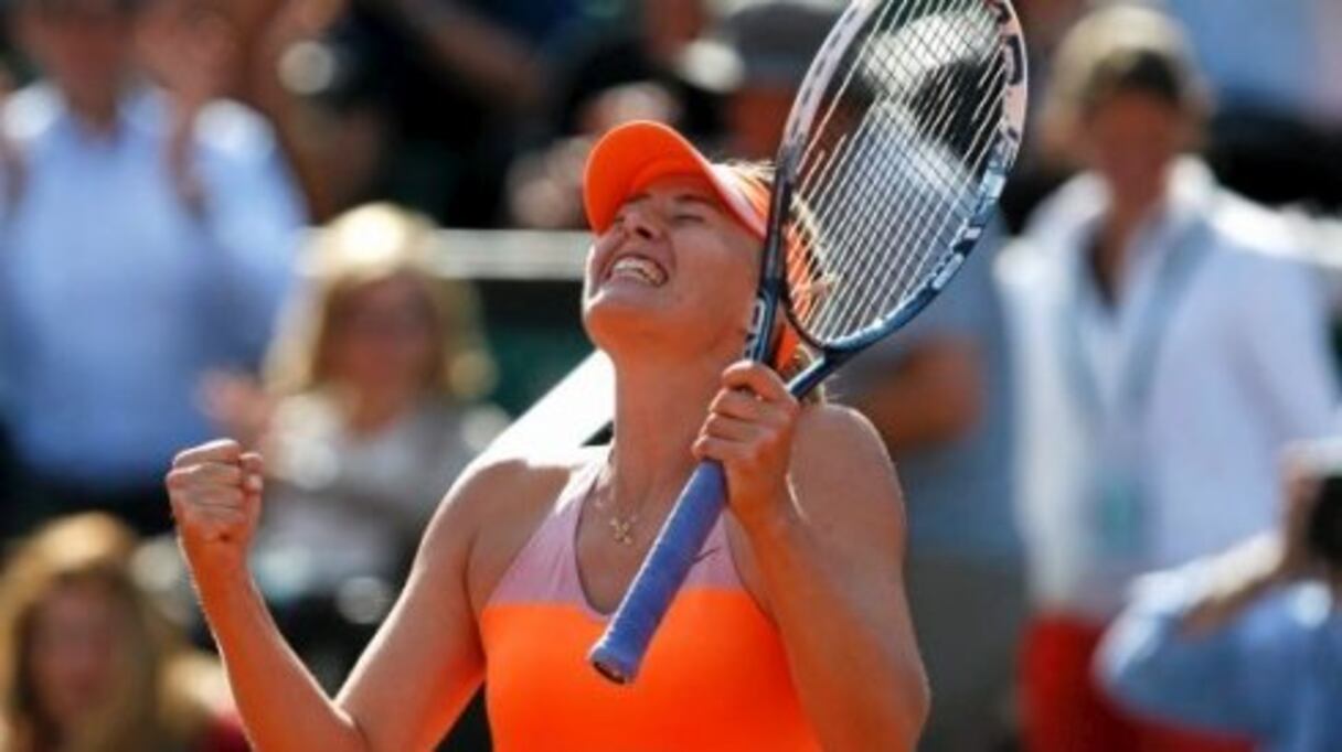 Maria Sharapova s'impose à Roland-Garros face à une excellente Simona Halep.
