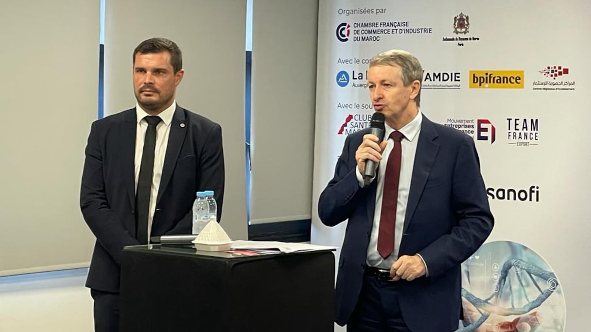 Jean-Charles Damblin, directeur général de la CFCIM (à gauche de la photo), le 8 septembre 2022 à Casablanca, lors de la conférence de presse consacrée à la 4e étape des Journées économiques Maroc-France prévue à Lyon du 20 au 22 septembre 2022.
