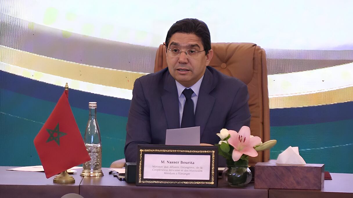 Nasser Bourita, ministre marocain des Affaires étrangères, préside, par visioconférence depuis Rabat, une conférence ministérielle africaine du Conseil paix et sécurité (CPS), mardi 18 octobre 2022.
