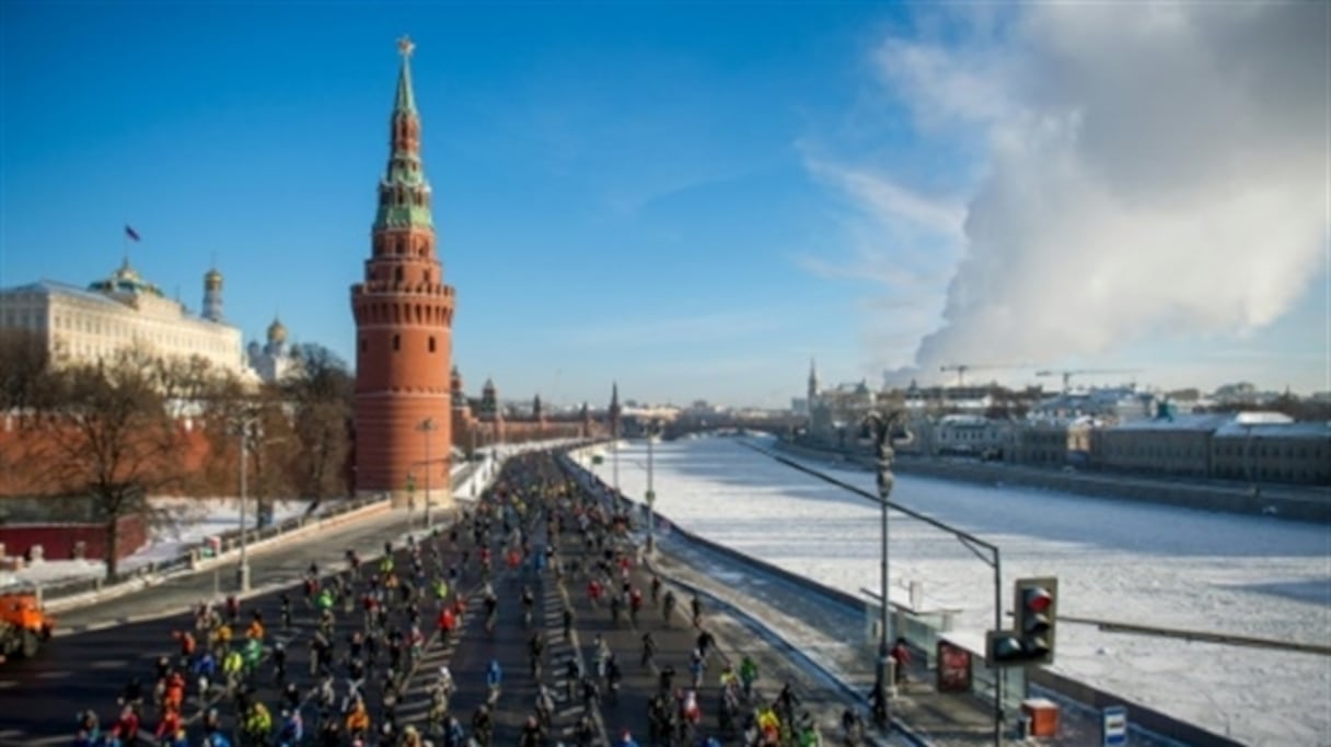 Une parade à vélo à travers les rues de Moscou. 
