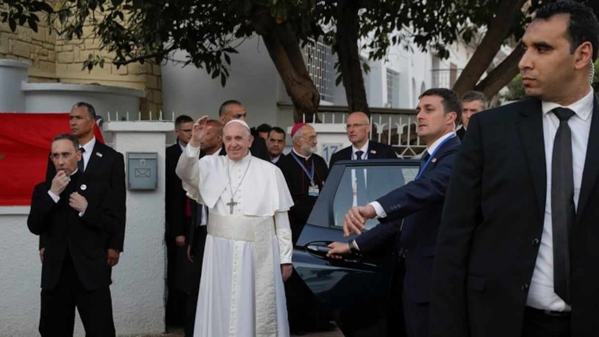 Le pape François, dimanche 31 mars 2019, à son arrivée au centre social rural des Filles de la Charité Saint Vincent de Paul de Temara. 
