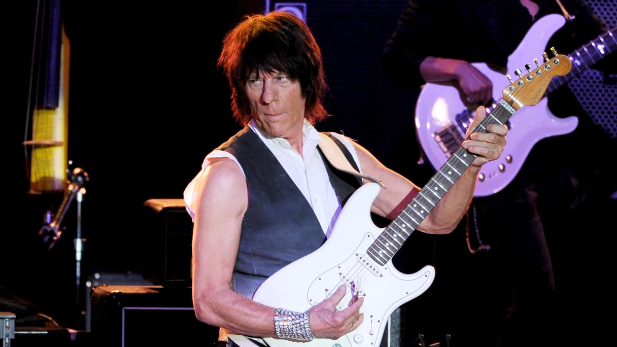 Le guitariste britannique Jeff Beck se produisant au Greek Theatre de Los Angeles, en Californie, le 20 octobre 2013. Beck est décédé le 10 janvier 2023 à l'âge de 78 ans, selon son site officiel.
