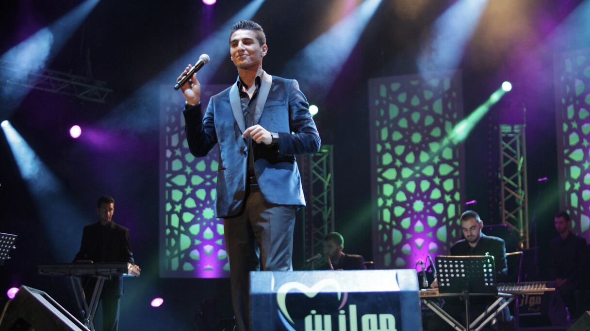 Sur la scène de l'espace Nahda, le chanteur palestinien Mohamed Assaf s'est produit devant un vaste public qui l'attendait fièvreusement. Un succès fou!
