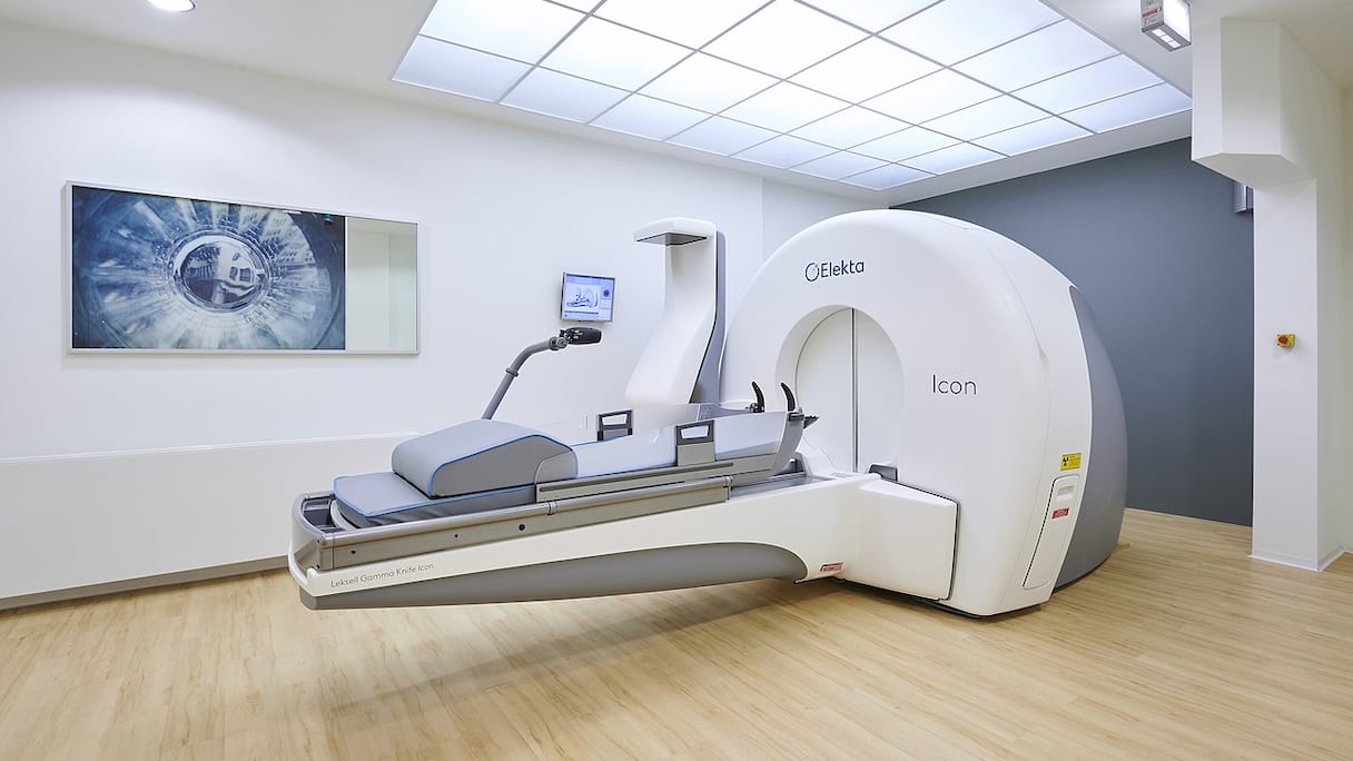 Appareil de radiochirurgie Gamma Knife Icon. La radiothérapie est un traitement locorégional basé sur l’utilisation de rayonnements ionisants.
