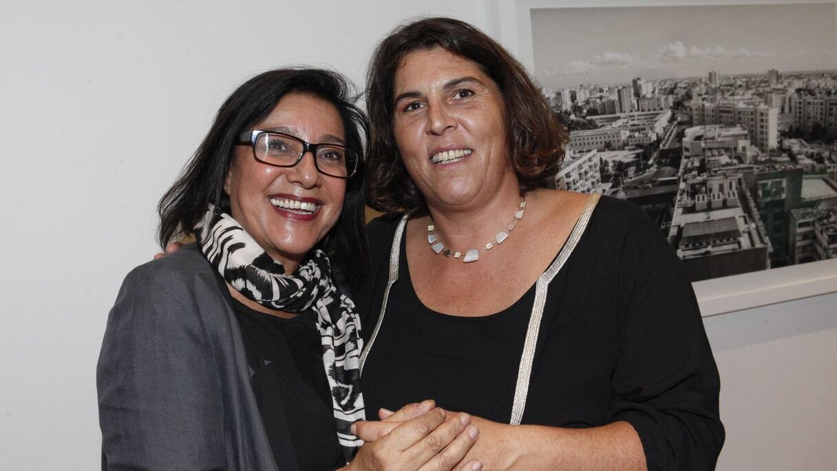 Monique El Gurichi et Nawal Slaoui partagent un moment d'émotion exacerbé par la force de l'imaginaire de Zineb Andress Arraki. 
