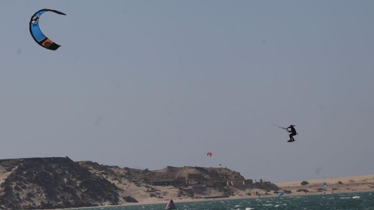 Les Kitsurfeur peuvent atteindre les 10 mètres au dessus de l'eau. Impressionant.
