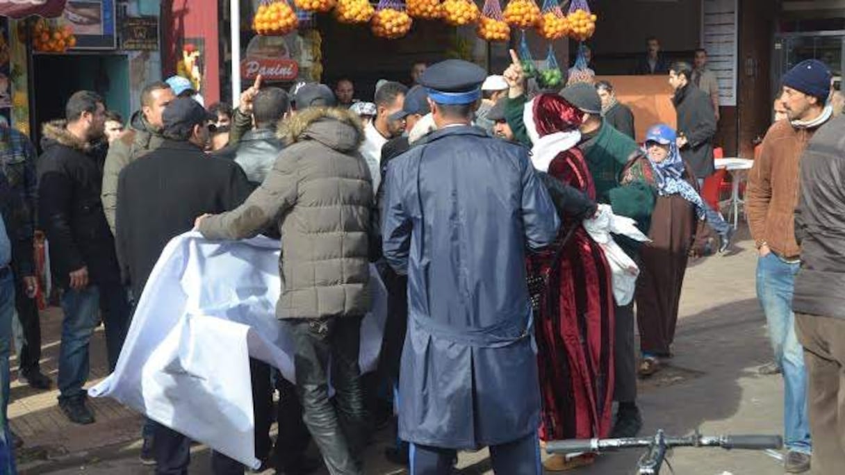 Malgré la pression des forces de l'ordre, les marchands ambulants continuent à s'imposer dans les villes.
