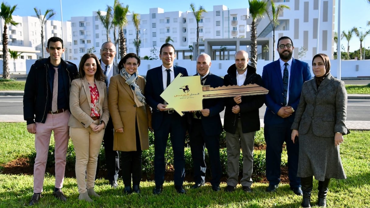 Lors de la cérémonie de remise des clès à l'heureux gagnant
