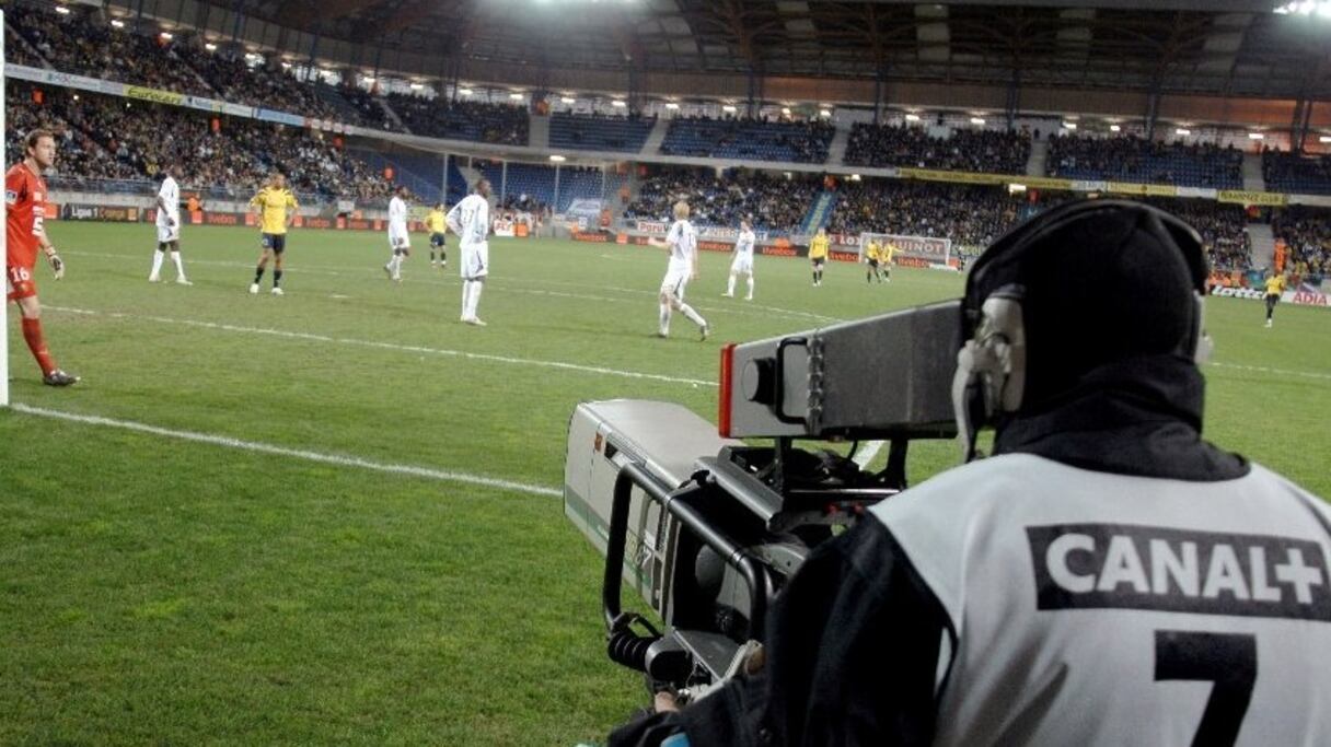 Canal Plus reprend les droits de retransmission TV du football français.
