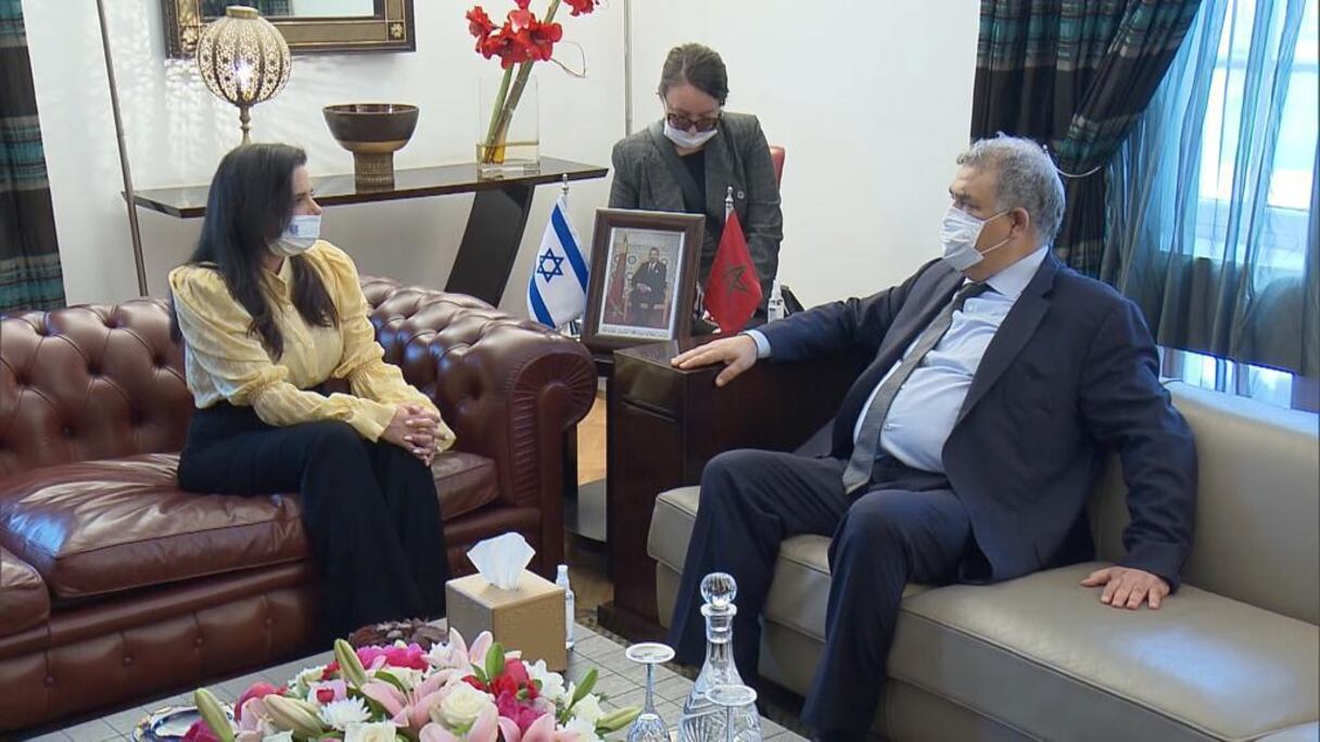 Abdelouafi Laftit, ministre marocain de l'Intérieur, et son homologue israélienne, Ayelet Shaked, mardi 21 juin à Rabat.
