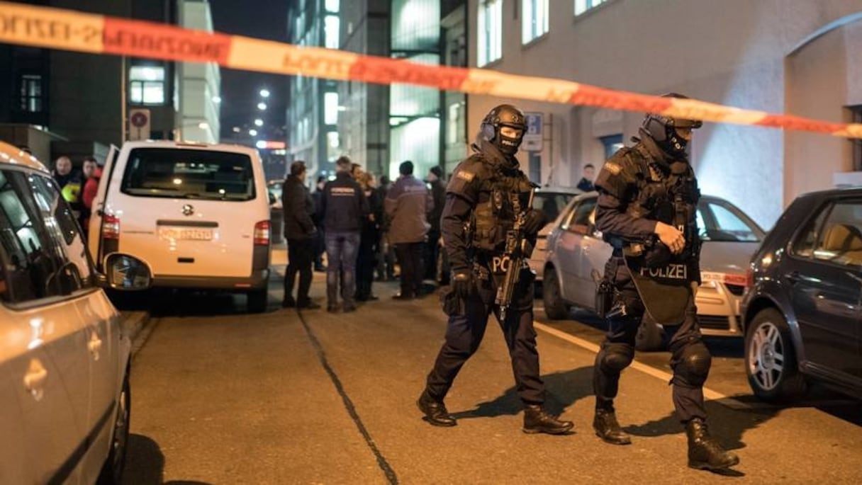 La fusillade aurait fait trois blessés.
