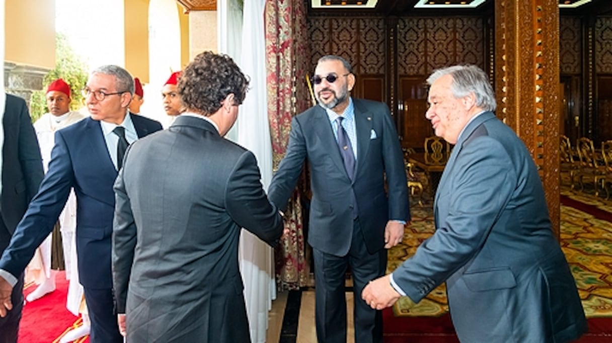 Le Roi recevant le SG de l'ONU, Antonio Guterres, au palais royal de Rabat.
