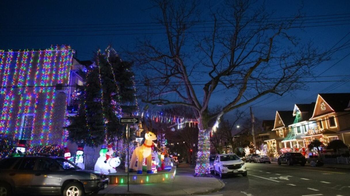 Illuminations de Noël dans le quartier de Dyker Heights, à Brooklyn, le 15 décembre 2020 à New York.
