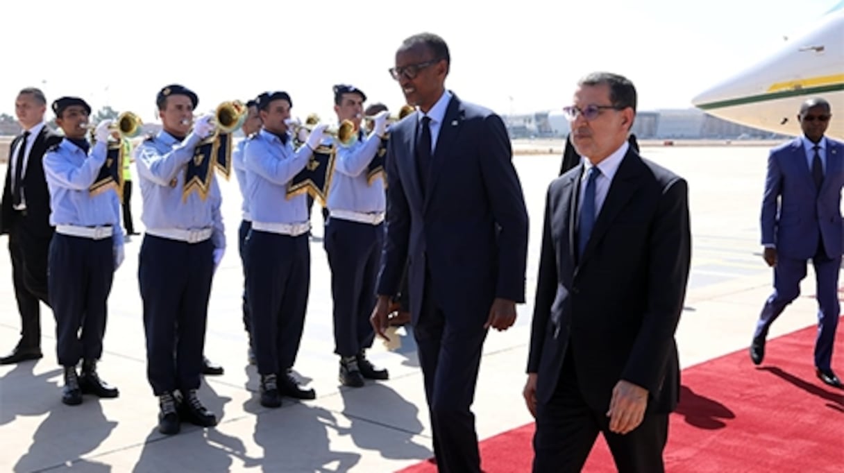 Le président rwandais Paul Kagame accueilli par le cehf du gouvernement, Saâd Dine El Otmani, à l’aéroport international Marrakech-Menara, samedi 12 octobre 2019.
