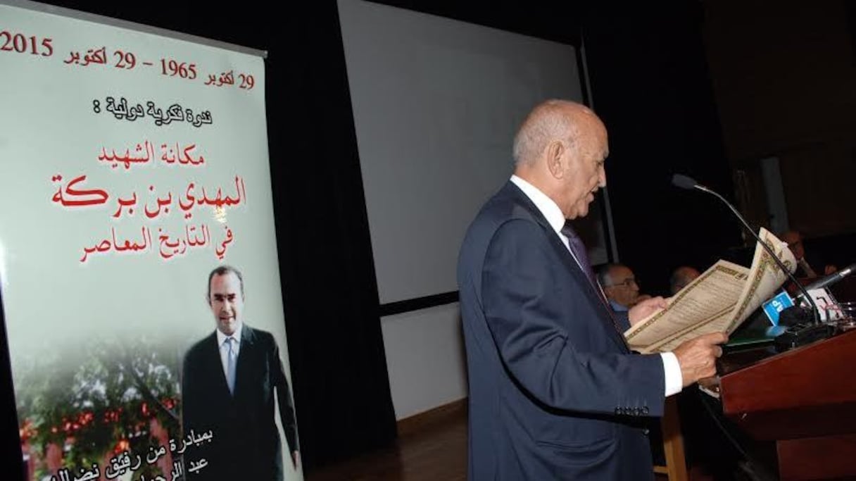 A. Youssoufi donnant lecture du message royal à la rencontre internationale sur Ben Barka. 
