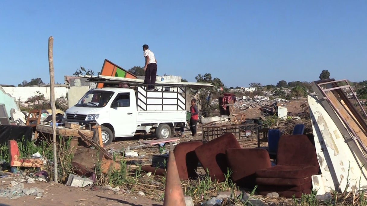 Les 30.000 familles recensées par les autorités locales de Salé vivaient dans des baraques et des maisons insalubres édifiées sur une superficie globale de 1.700 hectares.
