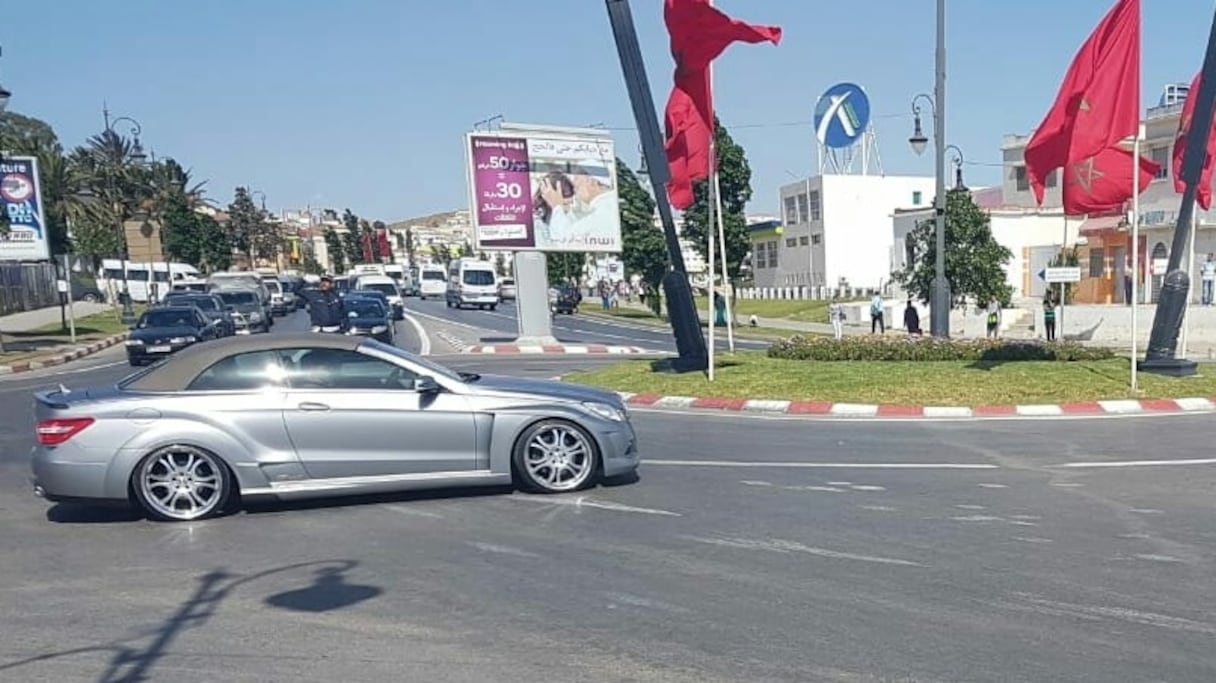 Le roi Mohammed VI a été aperçu ce vendredi après-midi dans le centre-ville de Tanger.
