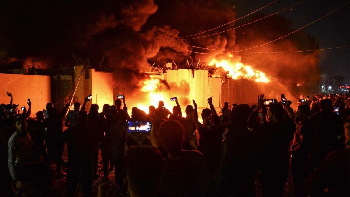 La contestation en Irak, qui a déjà fait 350 morts en deux mois, a atteint mercredi un palier inédit avec l’incendie par des manifestants d’un consulat d’Iran.
