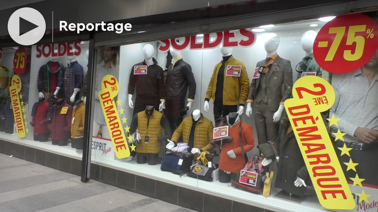 Malgré des soldes alléchantes, il n'y a pas foule dans les boutiques de prêt-à-porter casablancaises, en cet hiver 2022. 

