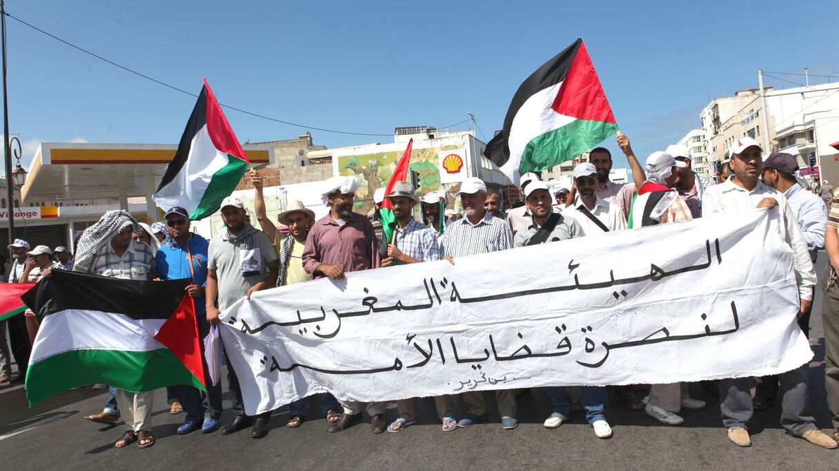 Pour clamer sa solidarité avec un peuple victime d'un innommable massacre et l'urgence de cesser ce génocide. 
