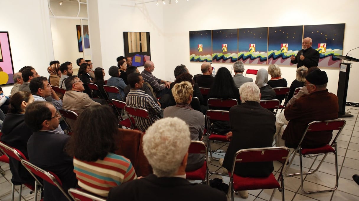 "De Tanger à Tanger": La conférence de Mohamed Melehi a attiré foule. La galerie Delacroix a fait salle comble en cette soirée du 14 novembre où chacun est venu s'abreuver aux sources des mots de l'artiste et de ses oeuvres.  
