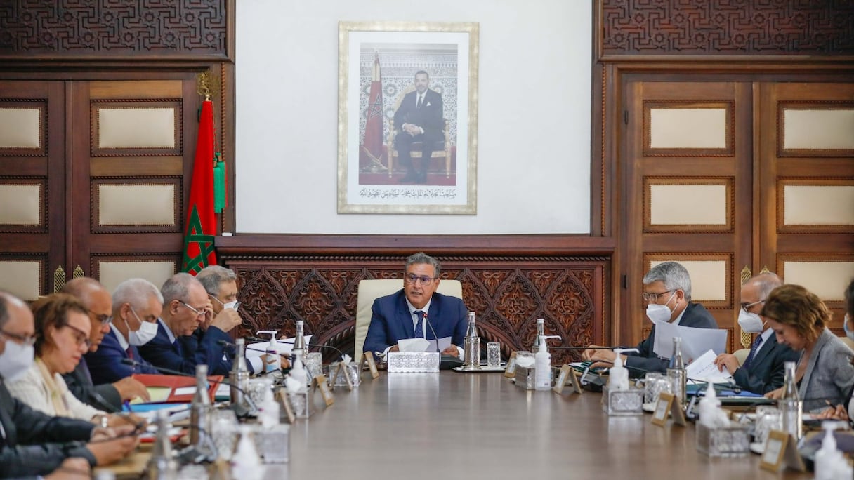 Le chef du gouvernement Aziz Akhannouch préside le 8 juin 2022 à Rabat les travaux de la session ordinaire de la Commission interministérielle permanente. A l'ordre du jour: le bilan et les perspectives du programme de réduction des disparités territoriales et sociales.
