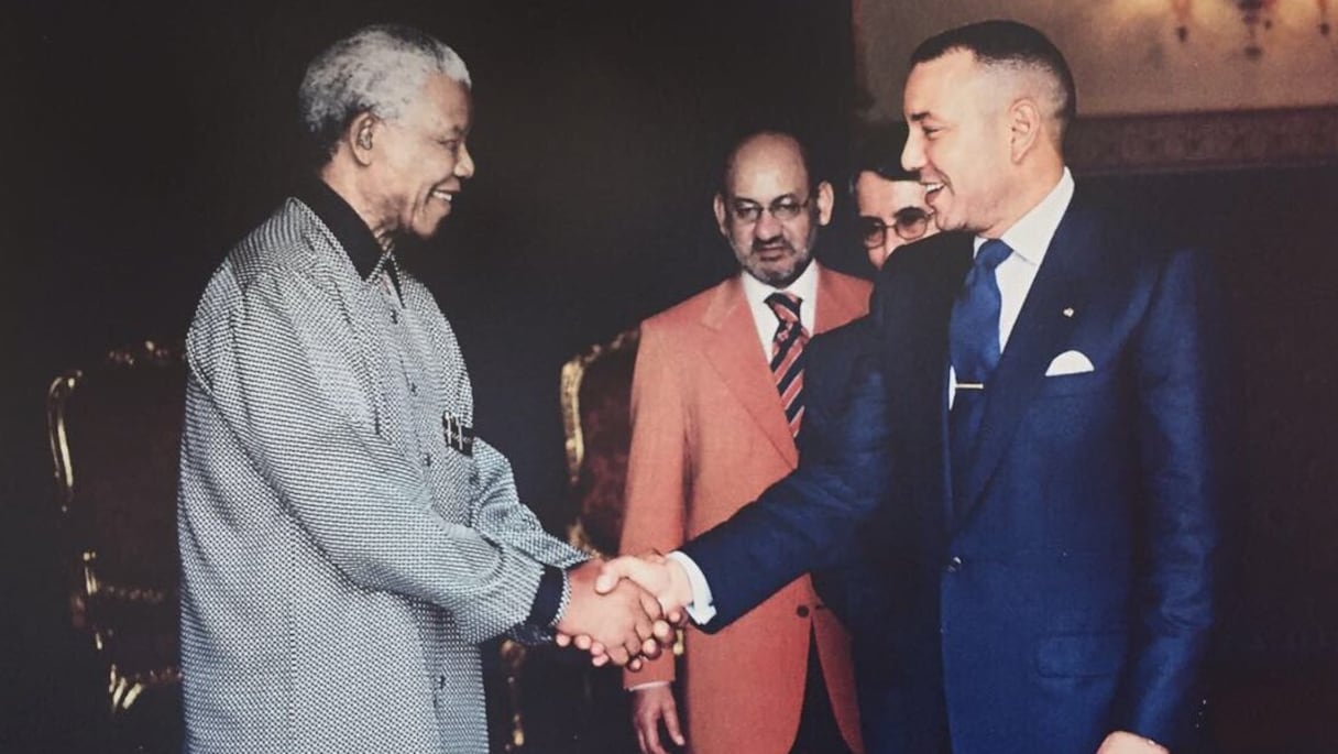 Le roi Mohammed VI recevant, le 21 mai 2001 à Marrakech, Nelson Mandela. 
