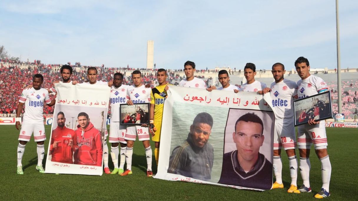 Les joueurs se sont montrés solidaires de la famille des quatre supporters disparus dimanche dernier après une rencontre de leur club favori à Safi. 
