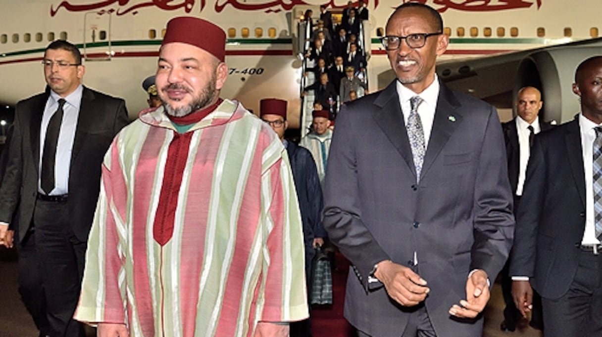 Le roi Mohammed VI et Paul Kagame, président du Rwanda. 
