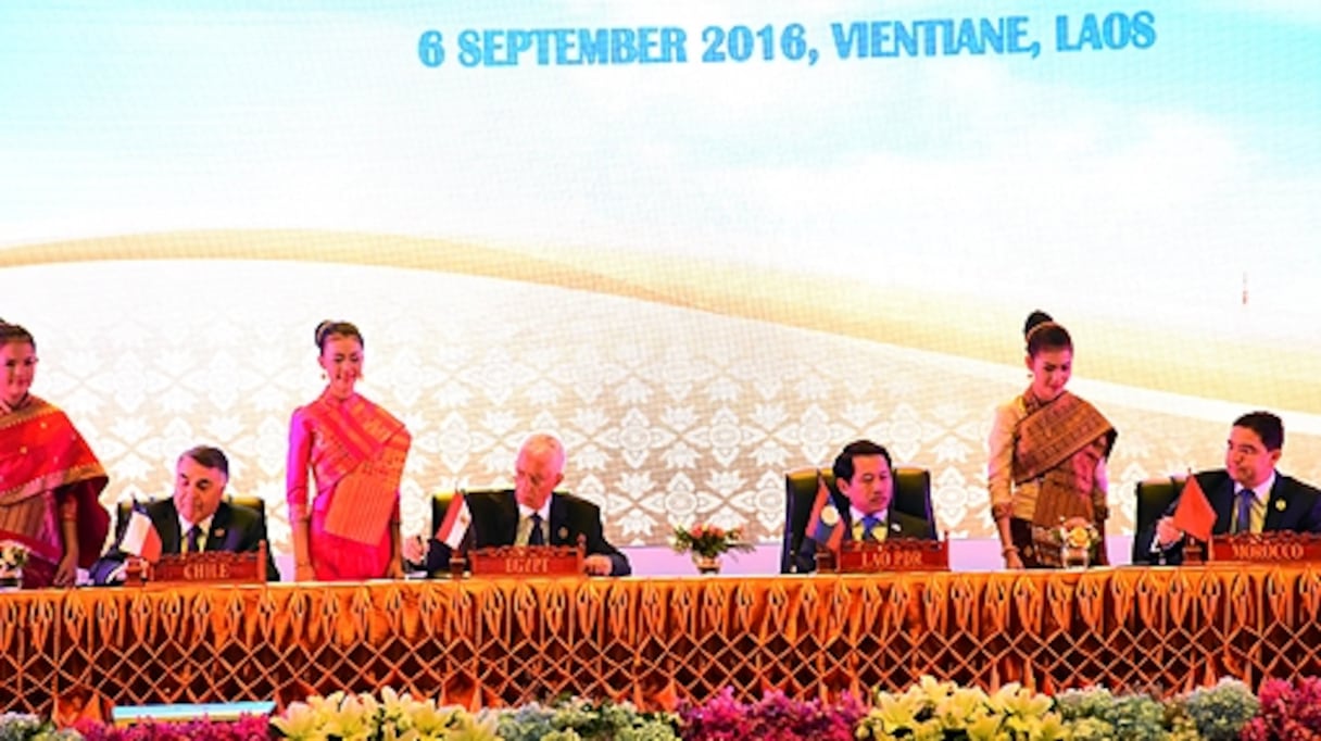 M. Bourita aux côtés des ministres des Affaires étrangères des Etats membres de l’ASEAN, le 6 septembre à Vientianee au Laos. 
