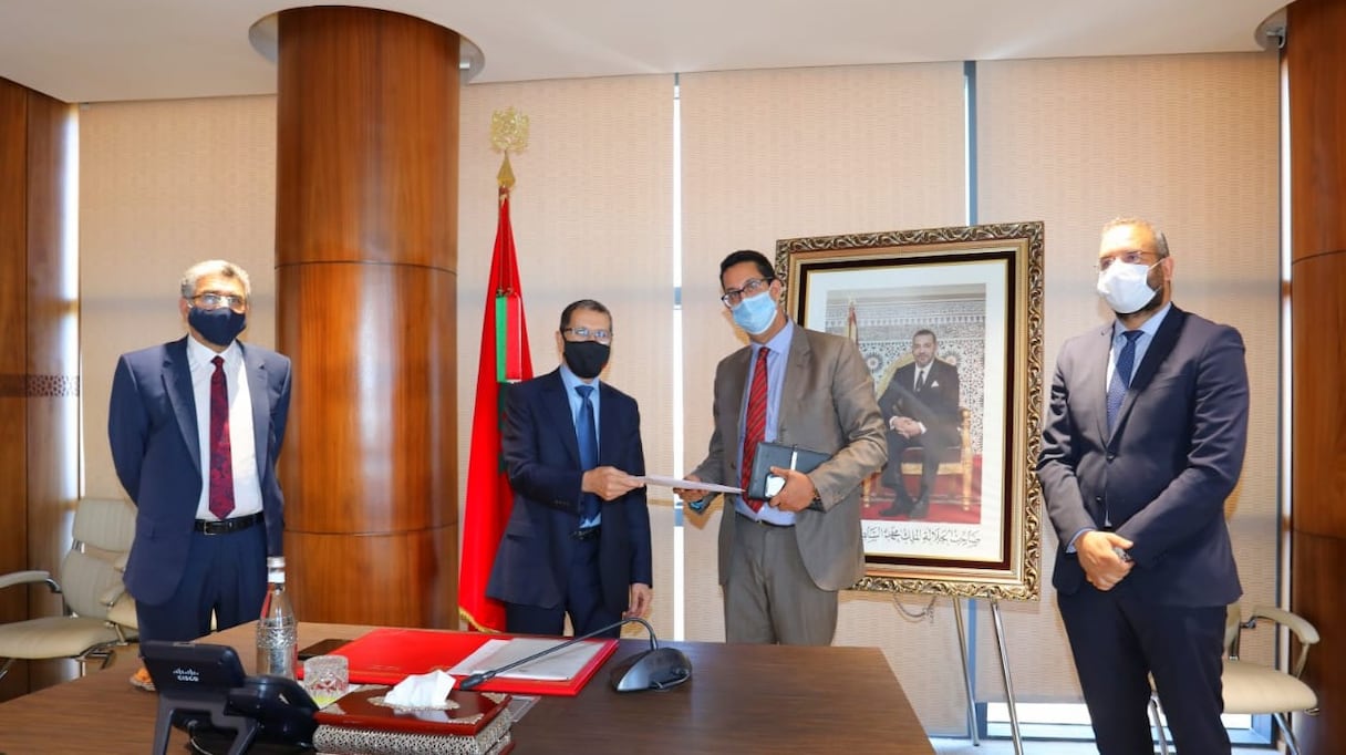 Saâd-Eddine El Othmani, chef du gouvernement, et Omar Cherkaoui, mandataire de la «Pétition pour la vie». 
