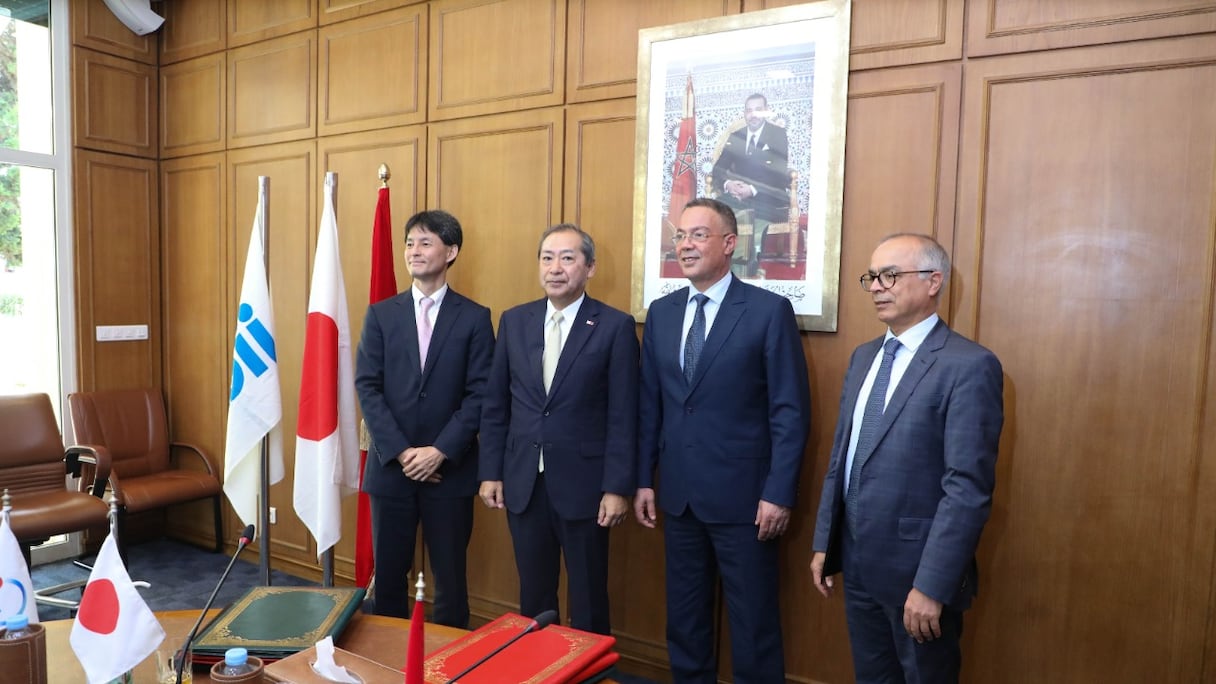 Lors de la cérémonie de signature d’un échange de notes et d’un accord de prêt pour le financement du programme d’amélioration de l’environnement des apprentissages dans le secteur éducatif de base, ce vendredi 1er juin, à Rabat.
