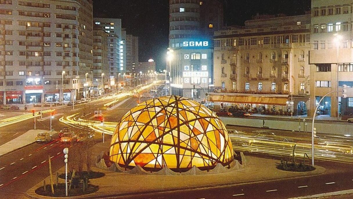 Coupole Zevaco, place des Nations Unies, Casablanca (cliché datant sans doute du début des années 80). Conçue dans les années 70 par l'architecte marocain Jean-François Zevaco (1916-2003), l'œuvre fut dégradée. Sa réhabilitation suit actuellement son cours.
