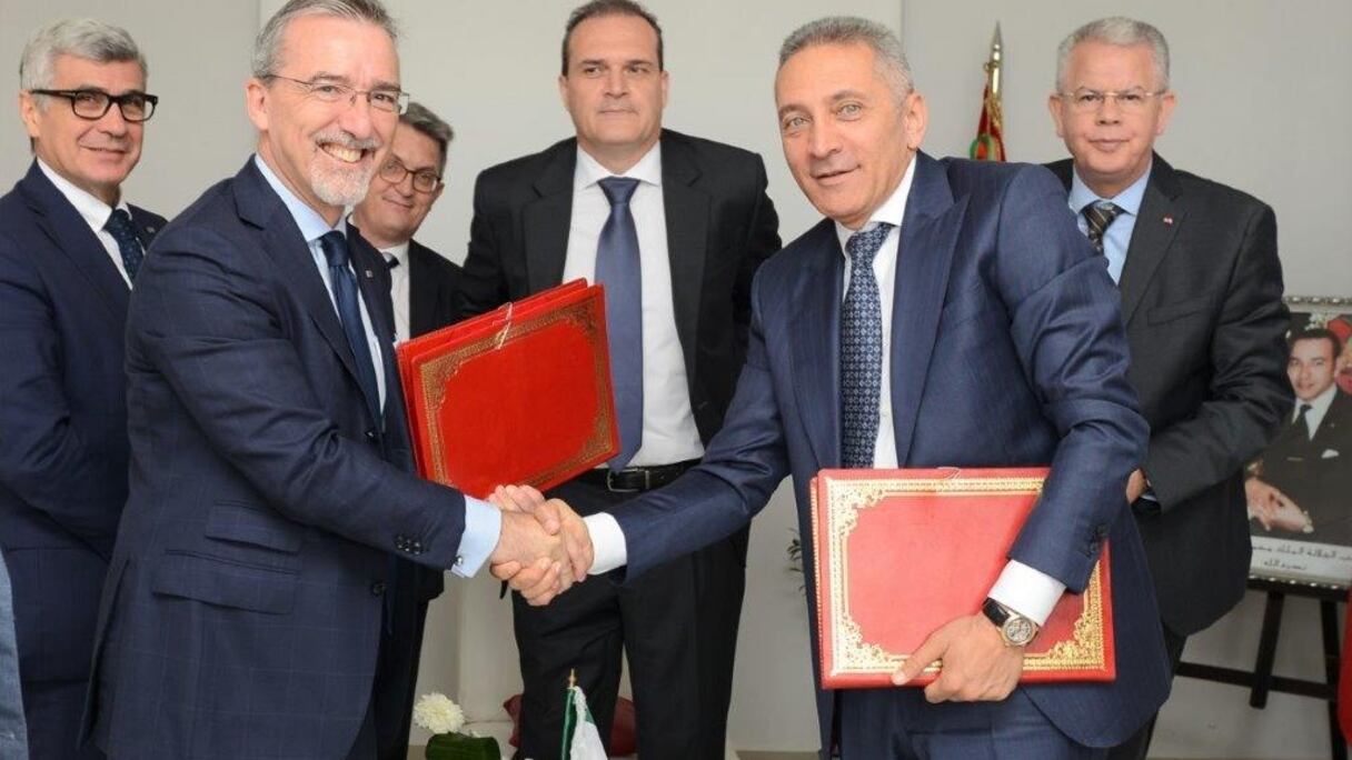Pietro Gorlier, PDG de Magneti Marelli, et Moulay Hafid Elalamy, ministre de l’Industrie, de l’investissement, du commerce et de l’économie numérique.

